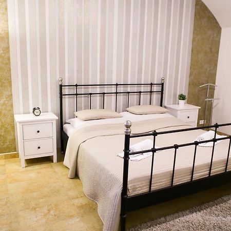 Stefania Apartment Centre ปราก ภายนอก รูปภาพ