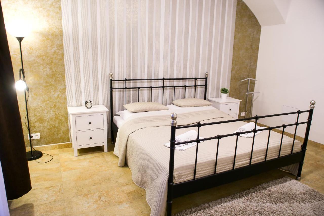Stefania Apartment Centre ปราก ภายนอก รูปภาพ