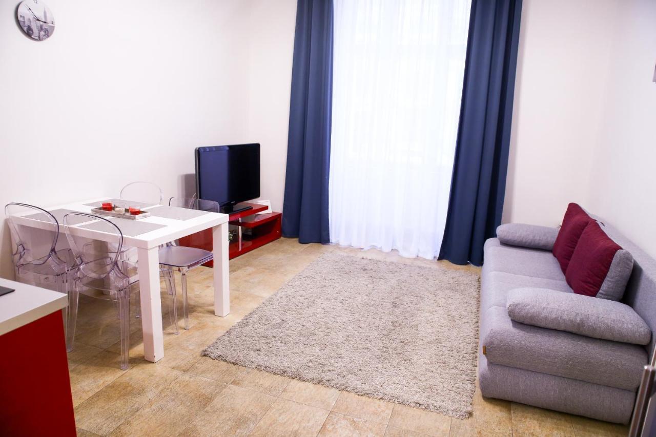 Stefania Apartment Centre ปราก ภายนอก รูปภาพ